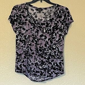 Simply Vera Women’s PM Lavender w/ Black & Gray Patterned Short Sleeve Top